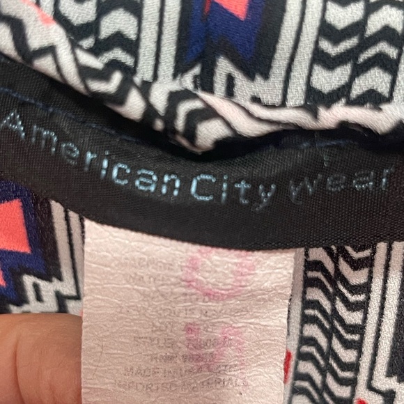 American City Wear Red and White Graphic Blouse with Cuffed Long Sleeves - Picture 6 of 10